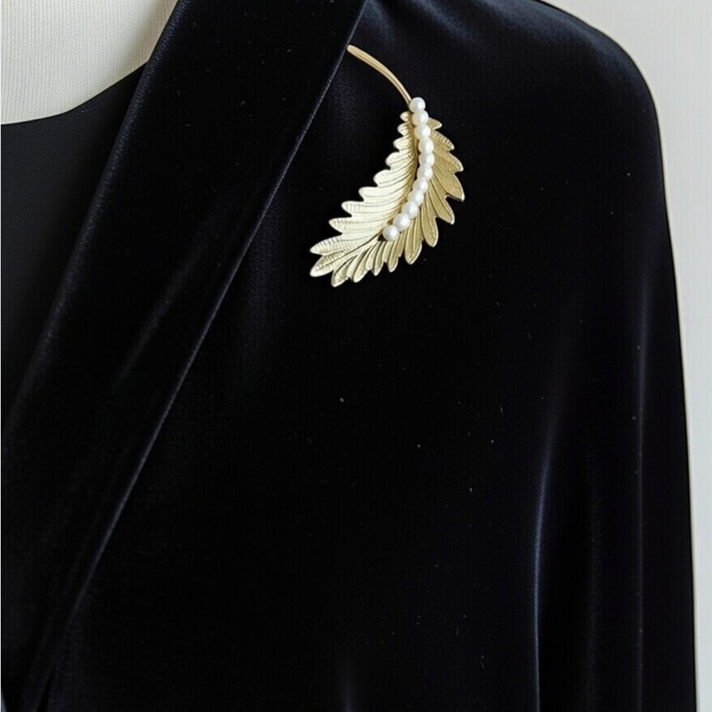 Vintage IPS 12K GF Imperial Pearl Gold Leaf Brooch with Pearls